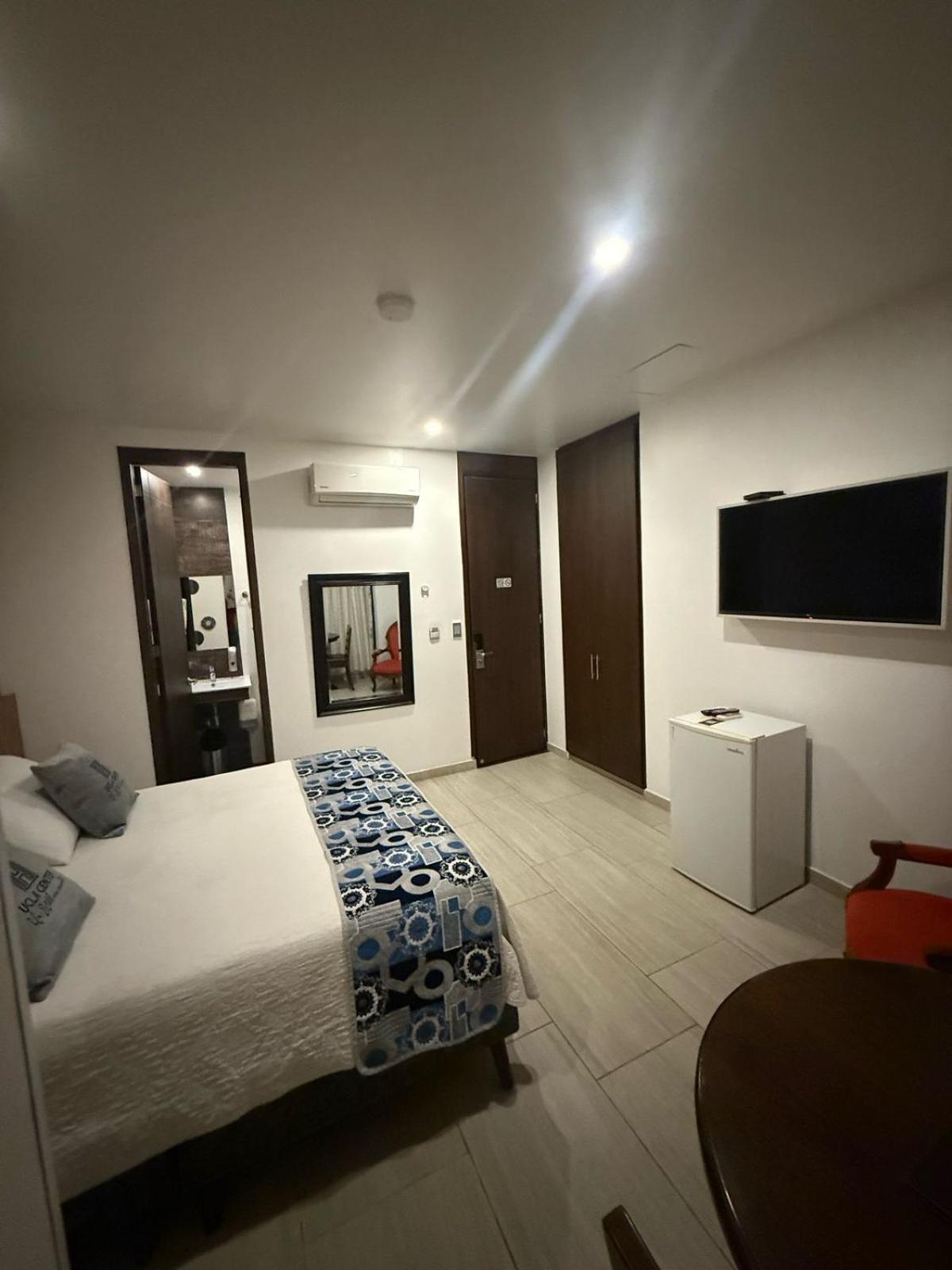 Hotel Ucla Center 巴耶杜帕尔 外观 照片